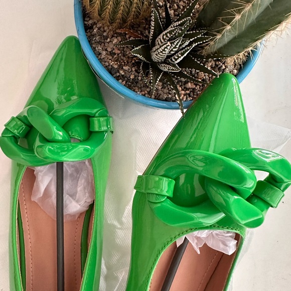 VIBRANT PATENT LEATHER CHAIN TRIM POINTED TOE BALLET FLATS - GREEN - Picture 9 of 9